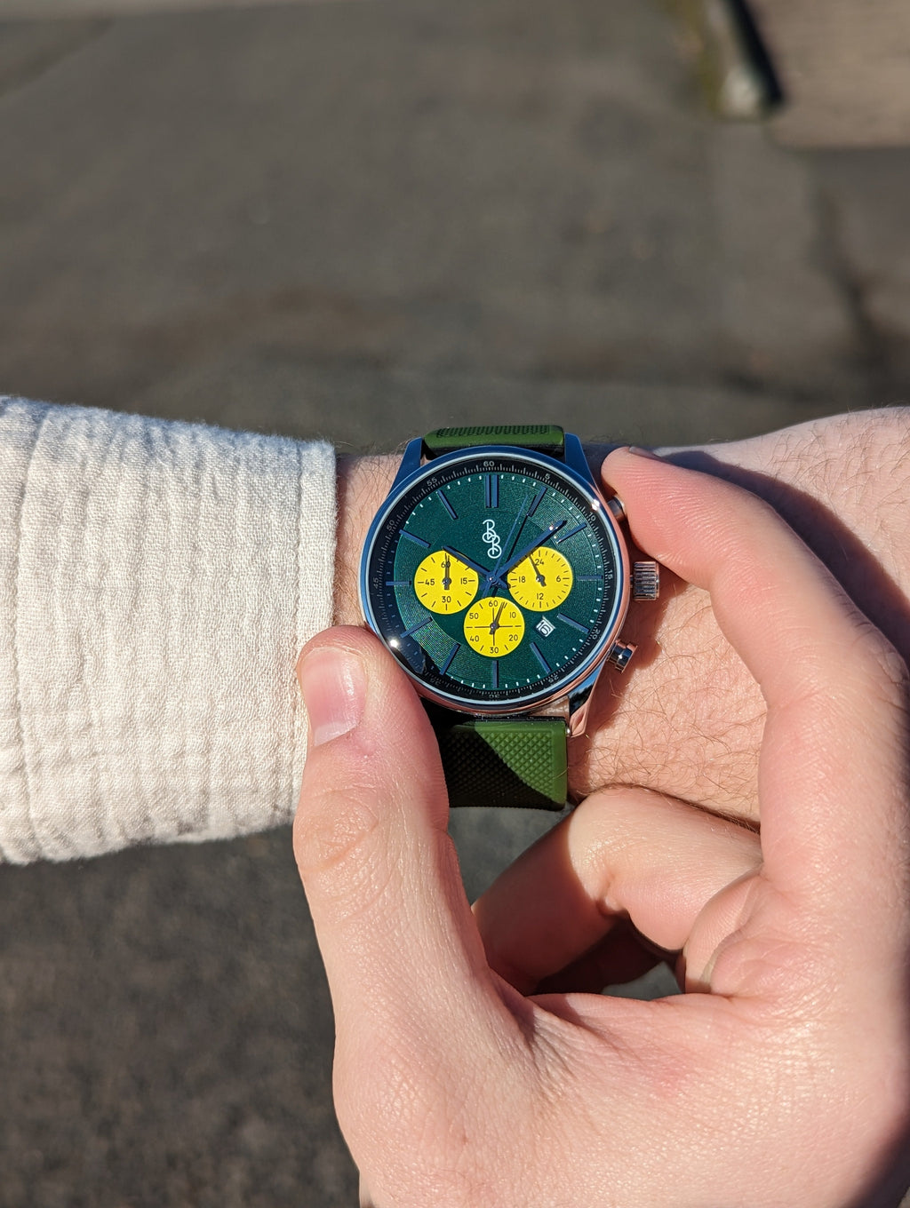 Chronographe vert et jaune