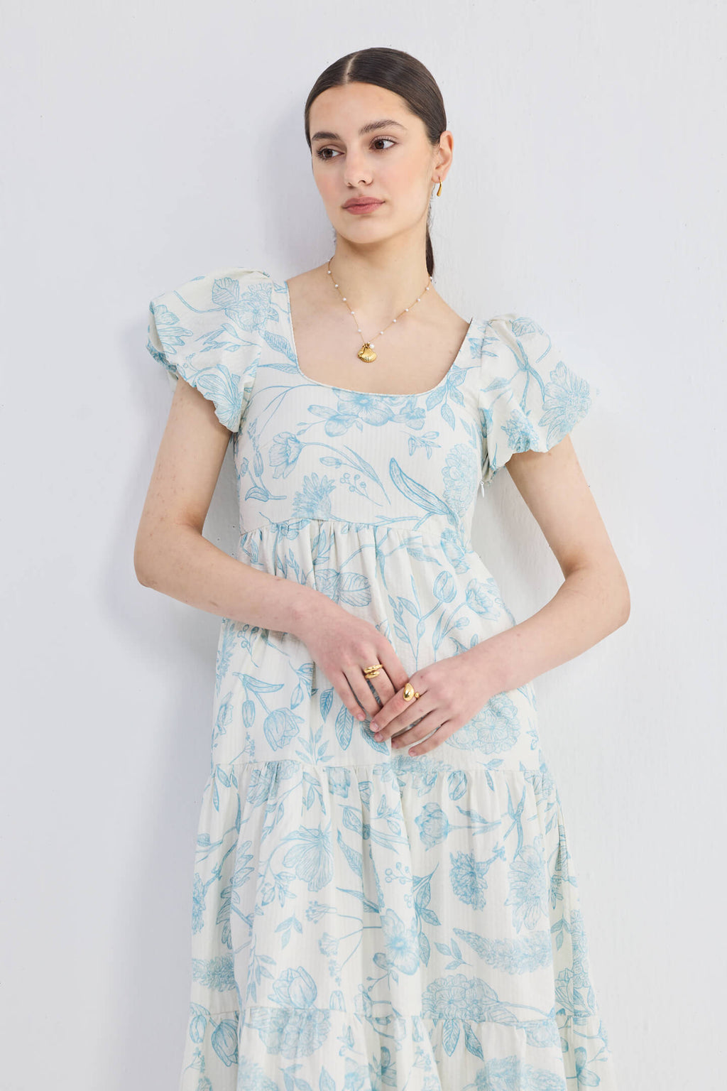 Robe maxi à manches bouffantes et volants à imprimé floral bleu