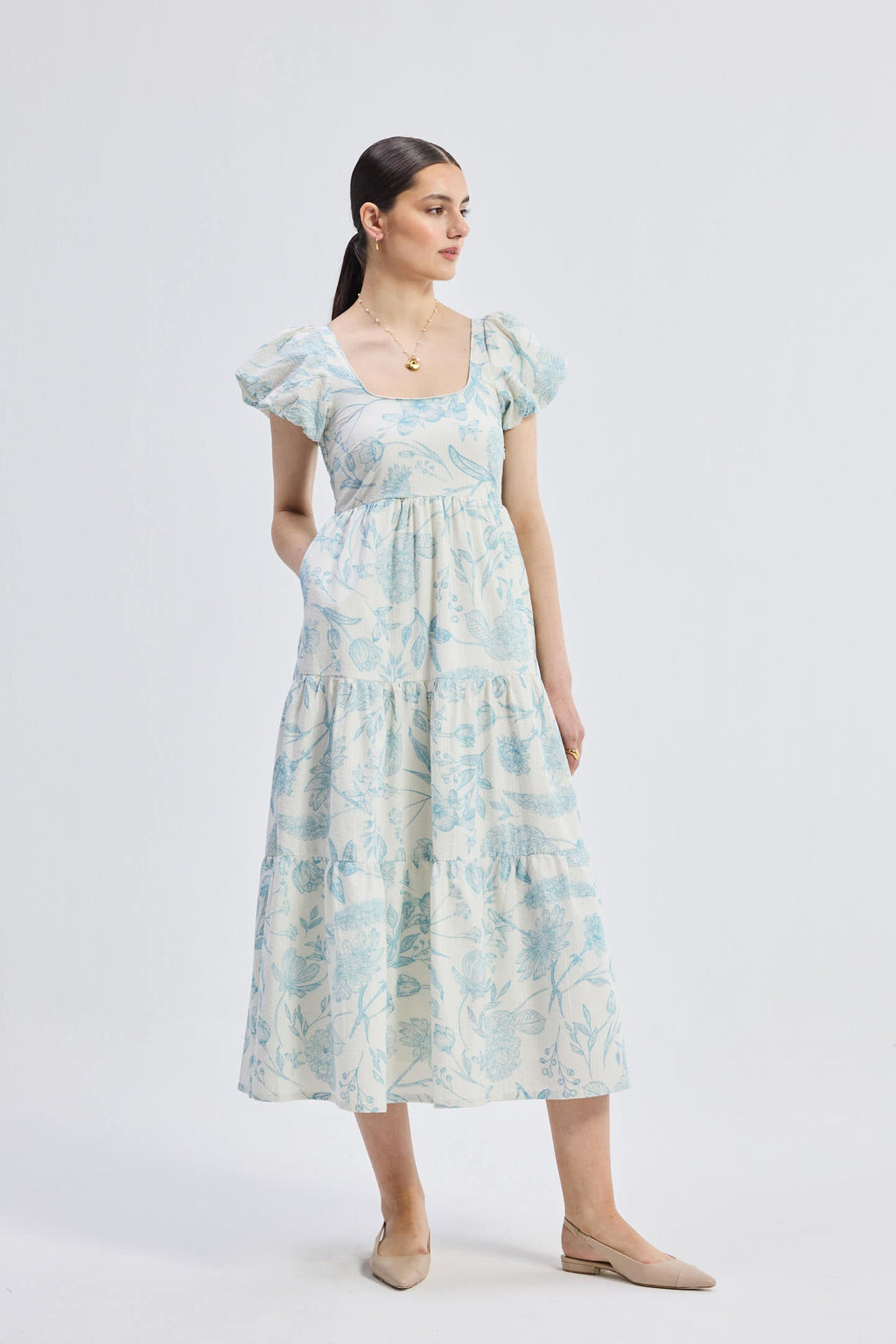 Robe maxi à manches bouffantes et volants à imprimé floral bleu