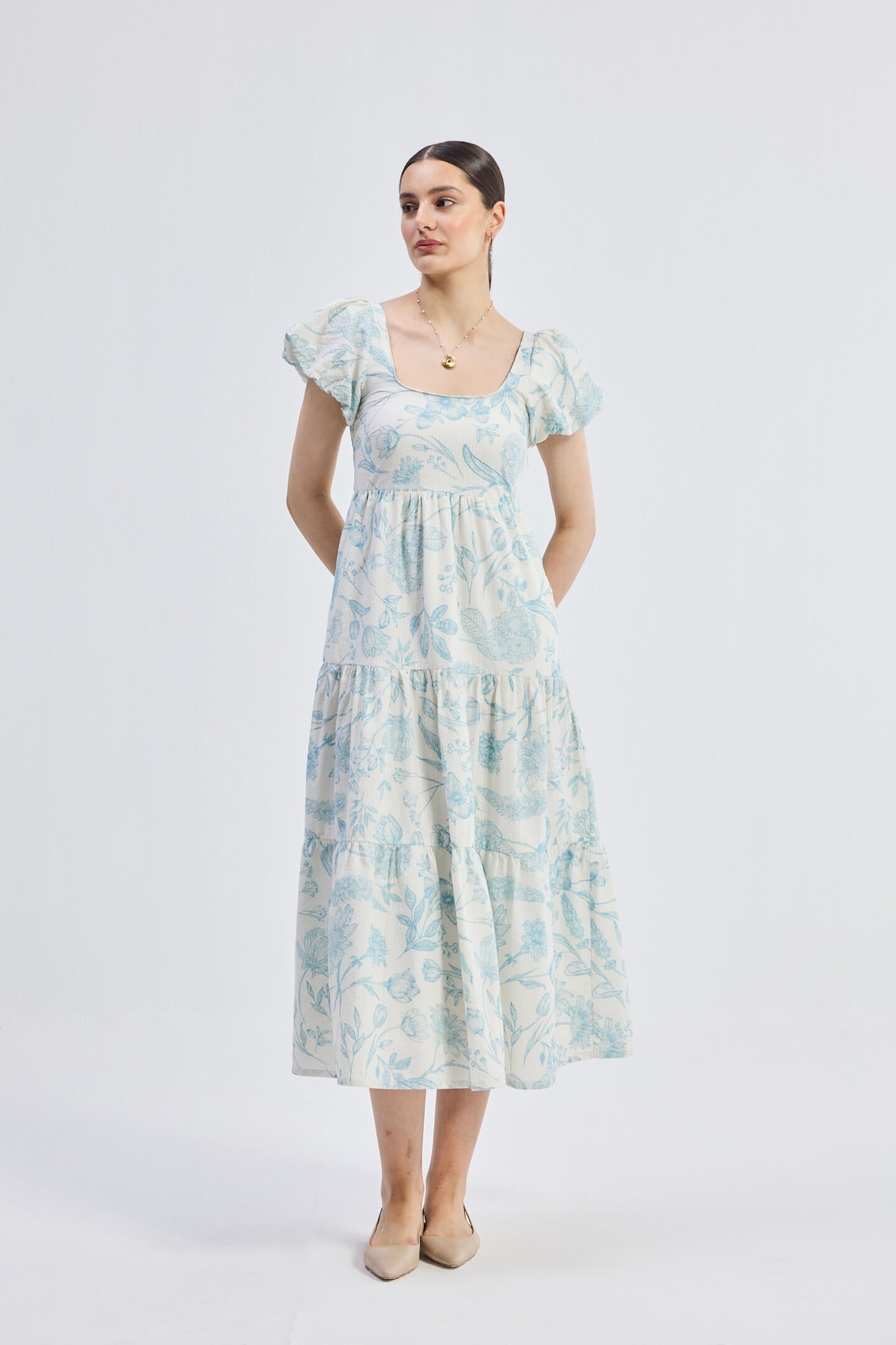 Robe maxi à manches bouffantes et volants à imprimé floral bleu