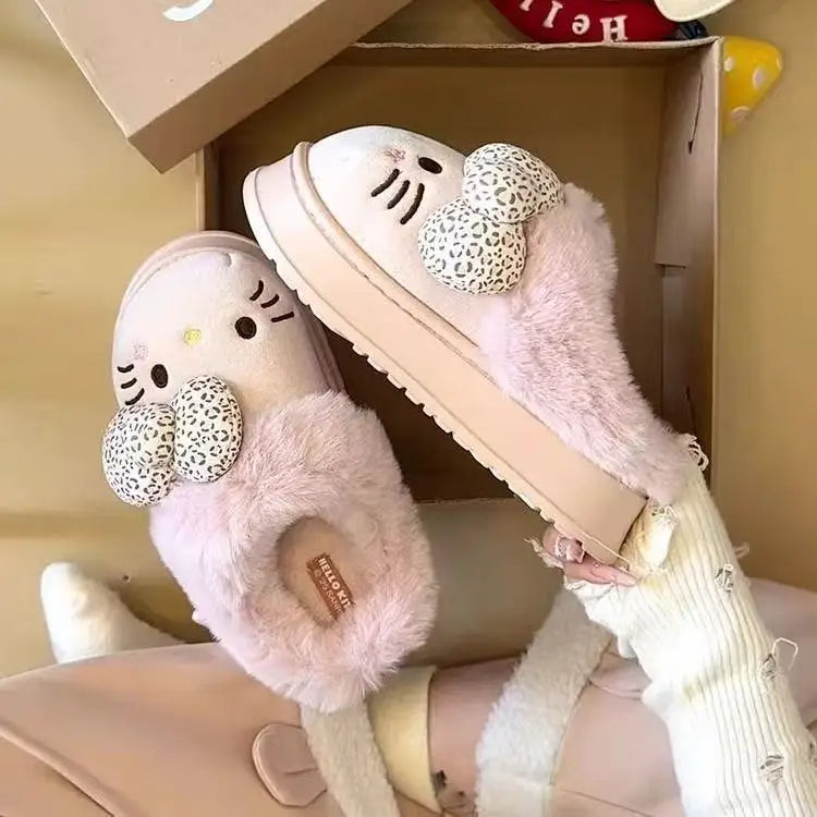 Photos réelles Hello Kitty 2025 Nouvelles Chaussures d'intérieur Automne Hiver Antidérapantes, Imperméables et Chaudes Pantoufles en Coton Marron Rose pour Femmes