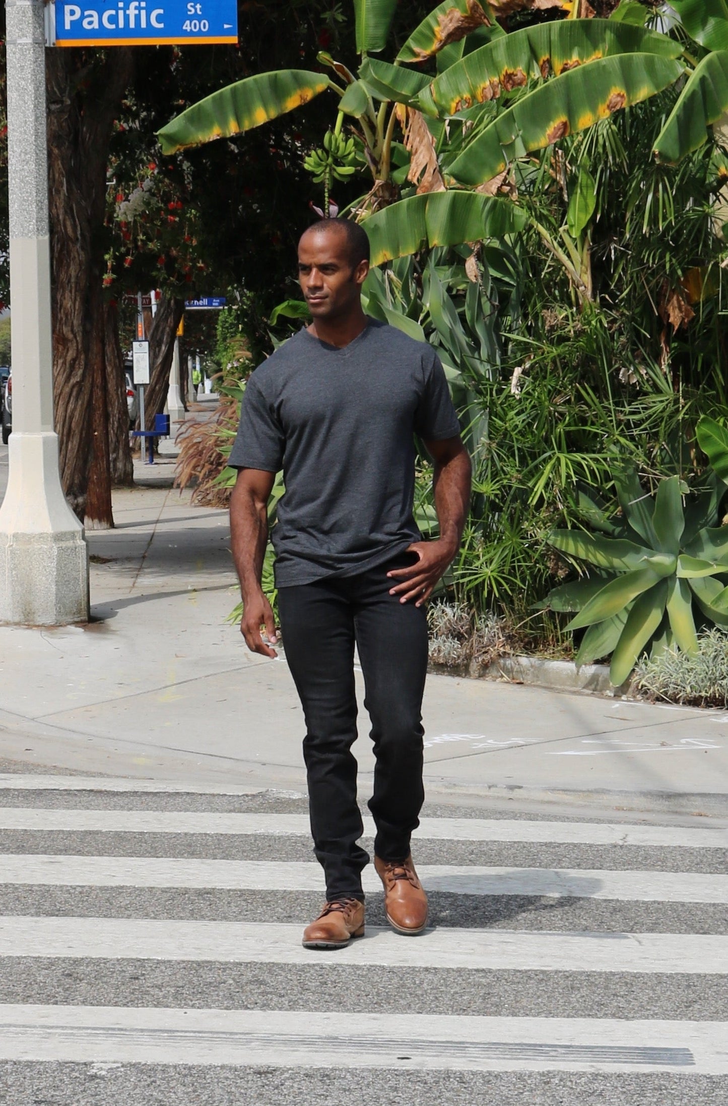 Camiseta de manga corta con cuello en V de viscosa de bambú para hombre (en liquidación)