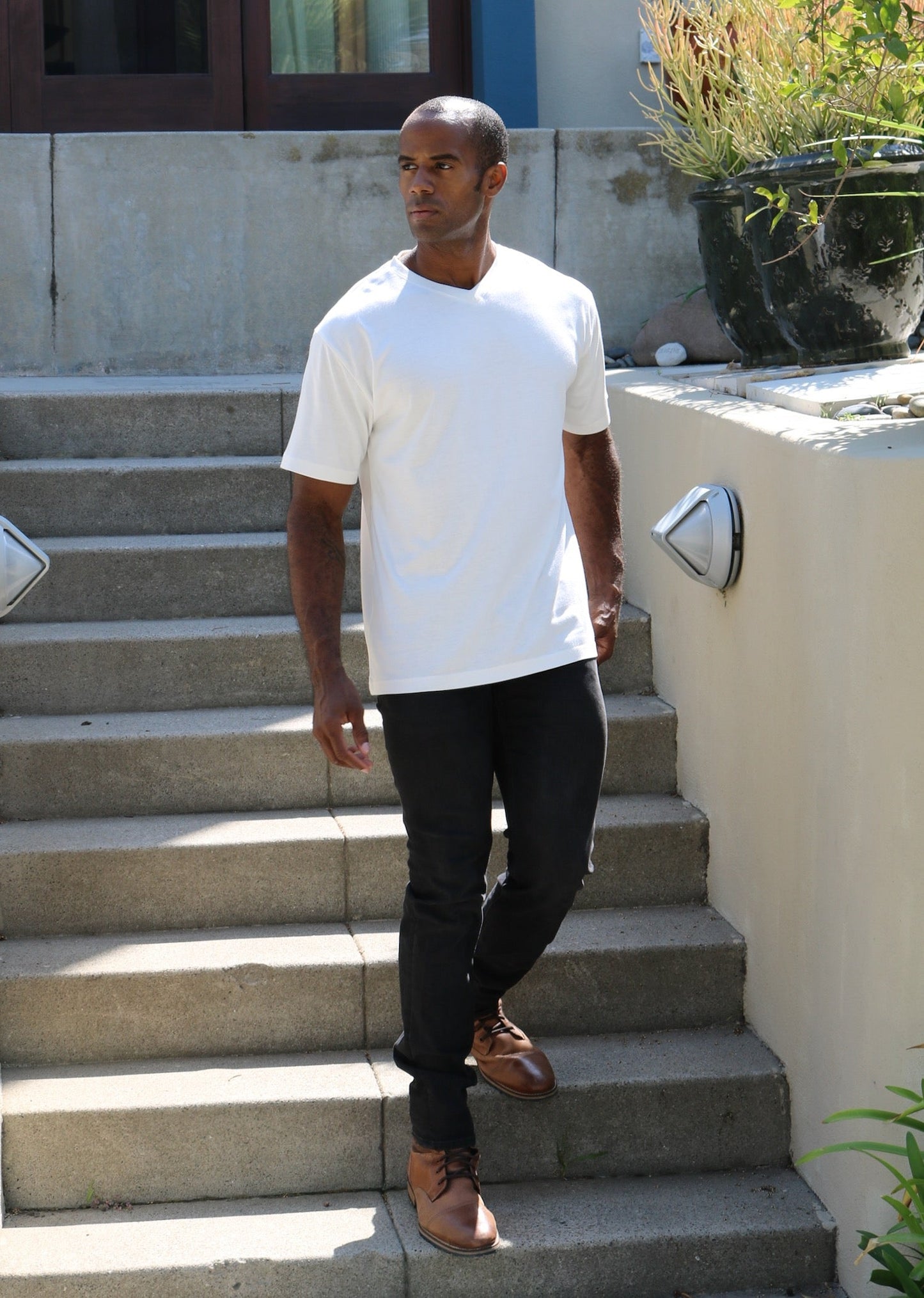 Camiseta de manga corta con cuello en V de viscosa de bambú para hombre (en liquidación)