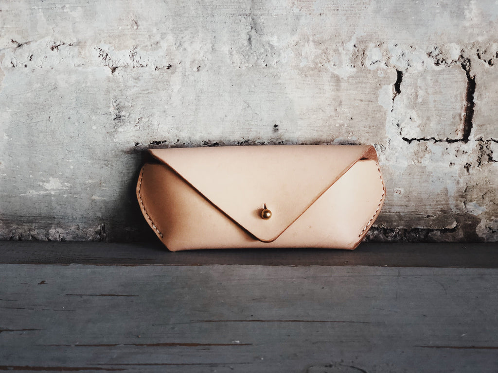 Estuche clásico para gafas de sol