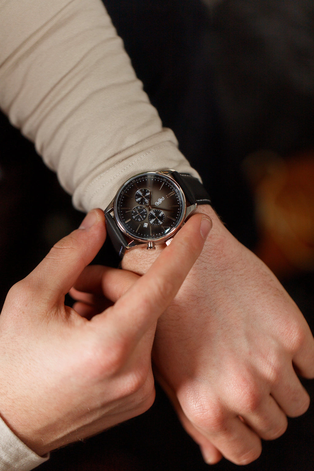 Cronógrafo retro gris